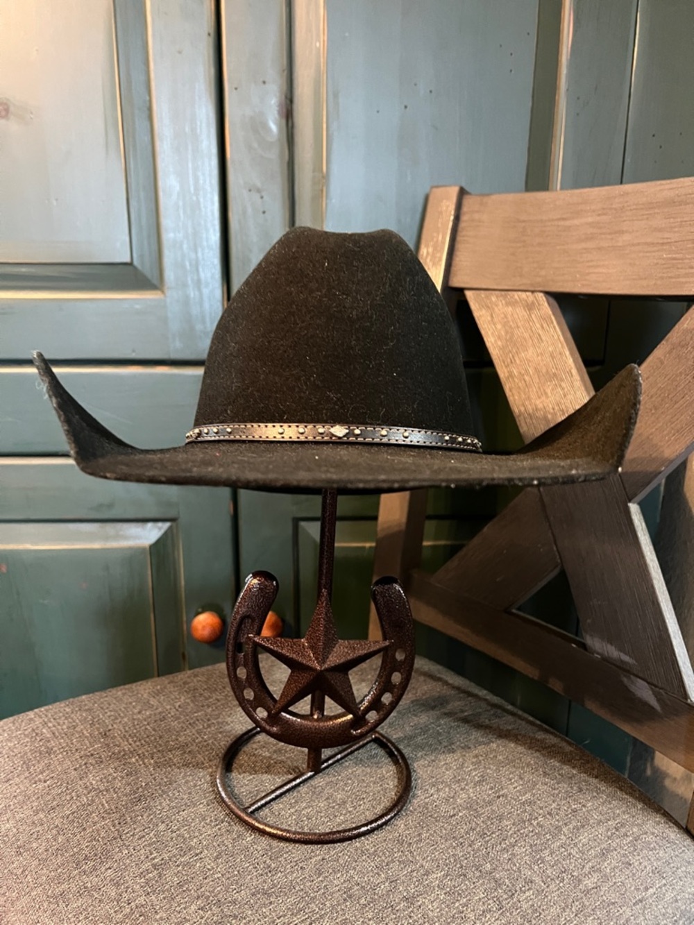 Justin Boots Black Felt Cowboy Hat with Studded Band 7 1/8